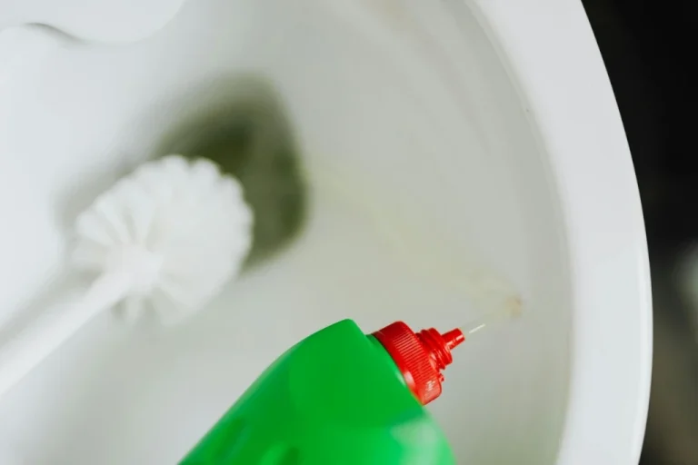 Як очистити унітаз від нальоту каменю: повний гід з перевіреними методами 2026